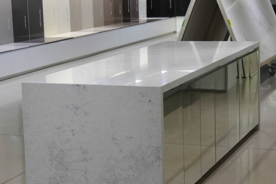 Bancada Ilha em Caesarstone Noble Cinza