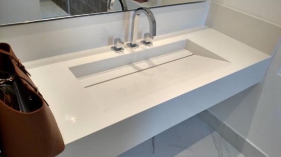 Foto Cuba Lavatório de Caesarstone Branco Prime Fundo Falso