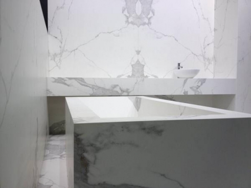 Banheira de Neolith Statuario Silk