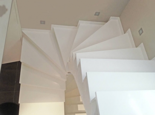 Foto Escada de Silestone Branco Zeus